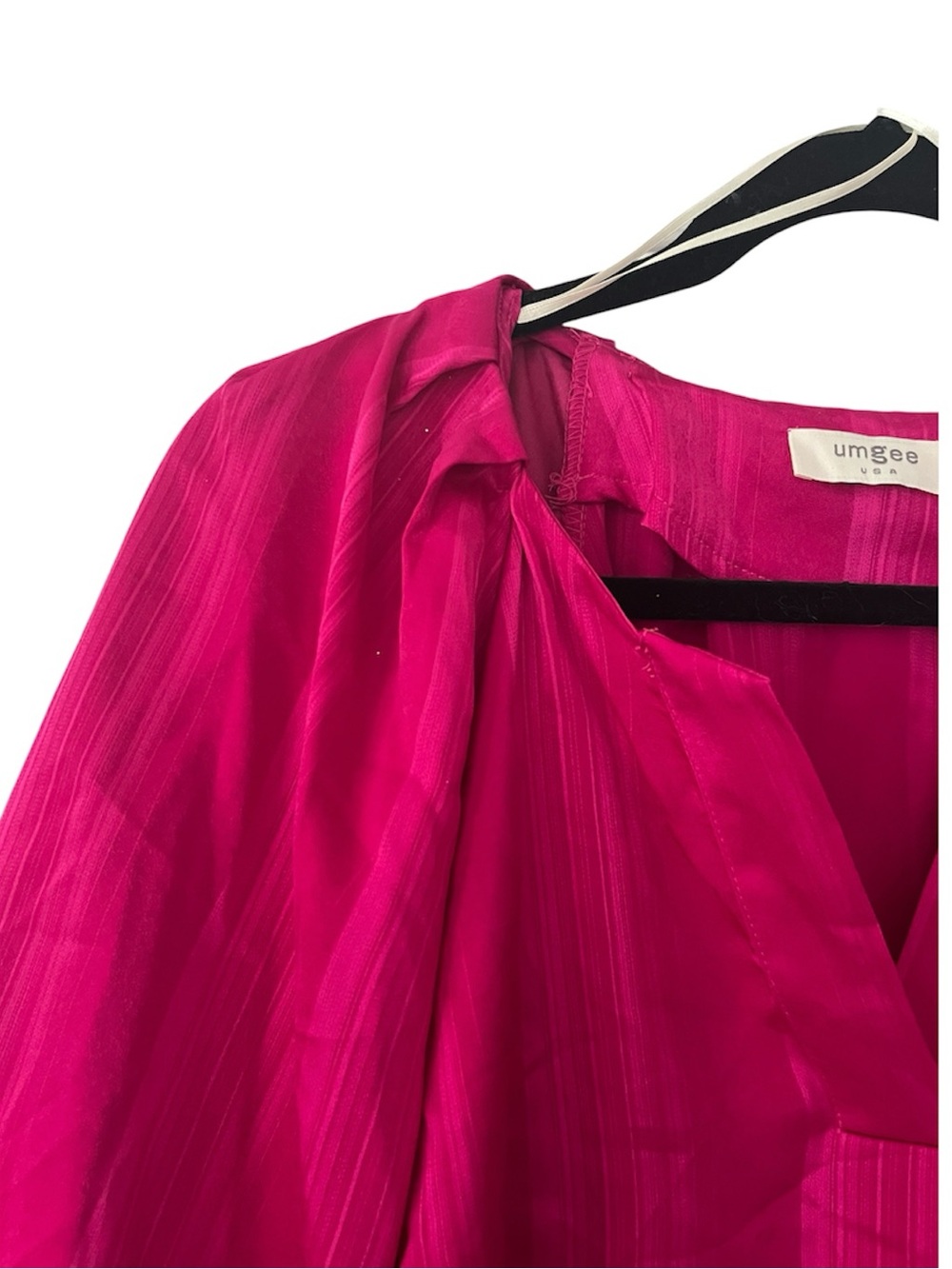 Women’s Umgee Raspberry V Neck blouse top New - Picture 5 of 9